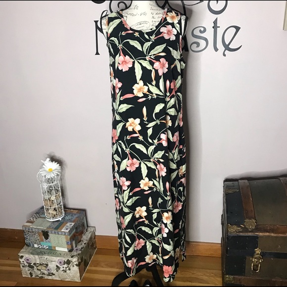 Tommy Bahama Dresses & Skirts - Tommy Bahama like new 100% silk floral dress